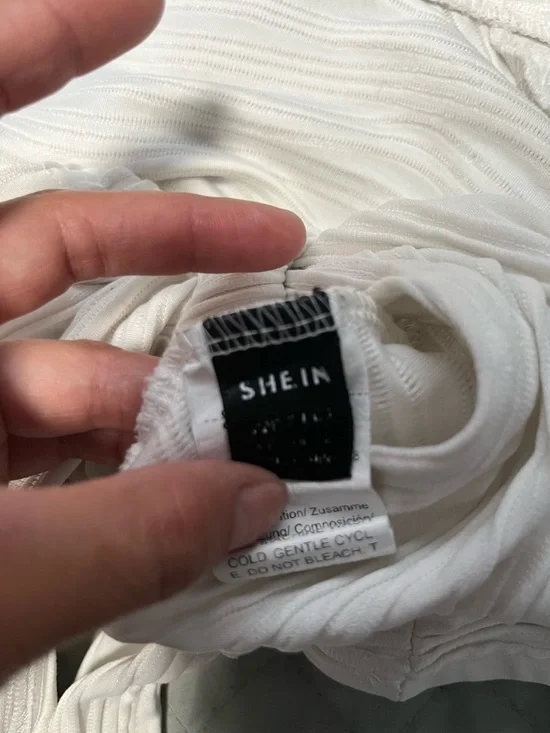 SHEIN White Ribbed Tie-Front Crop Top - Picture 3 of 4